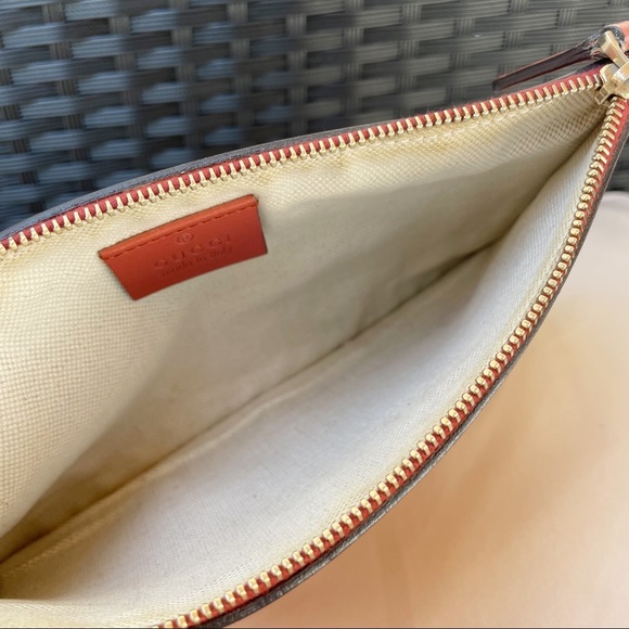 Gucci Zippy Pouch Wristlet w/Chunky Chain - Picture 3 of 13